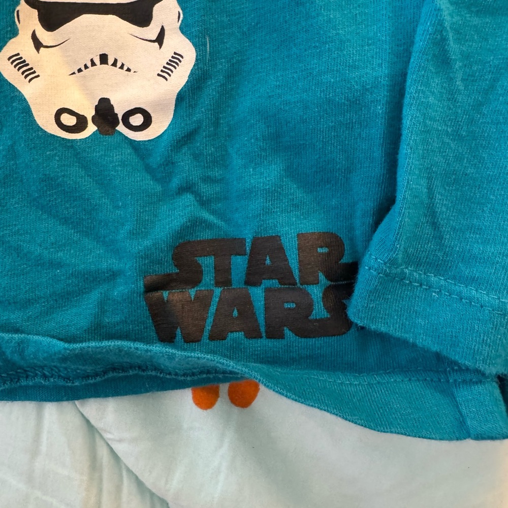 H & M Star Wars top size 2/3 - Picture 2 of 3